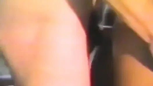 Pasangan amatir bercinta dengan penuh semangat dalam banyak posisi