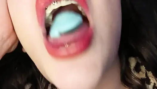 Konsumiert kaugummis, gummis