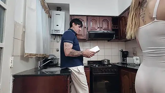 Я Думала, Что Мой Партнёр Гей, Но Он Был Курьером, Когда Я Пришла За Деньгами
