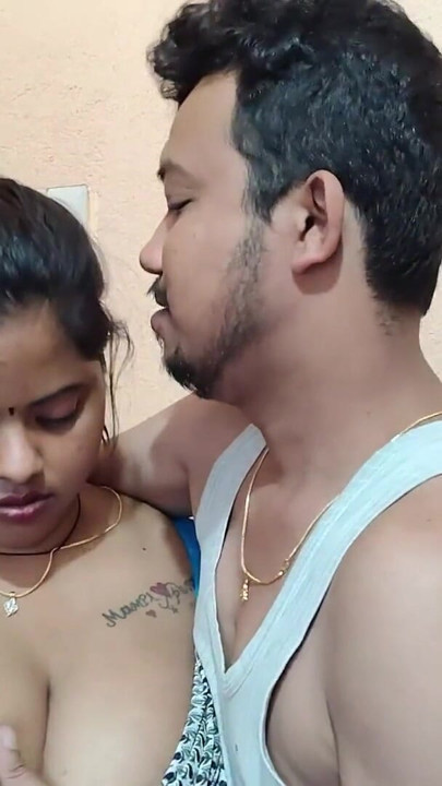 KHANA BANANE WALI KO MALIK NE KITCHEN ME CHOD DALA MALKIN KE NA REHNE PER | Clip 1