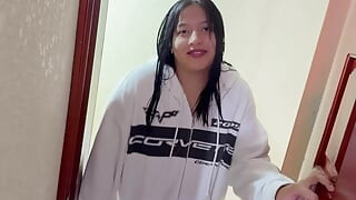 Nájem zaplatila svým velkým zadkem