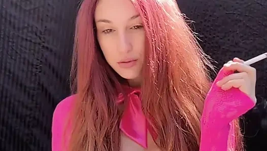 Artemisia si cewek hot italia dengan rambut panjang yang super sange lagi asik fetish rokok