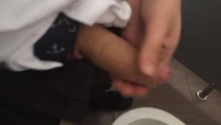 sidik ve hj içinde umumi tuvalet