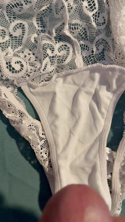 Sperma op het slipje van de vrouw 35