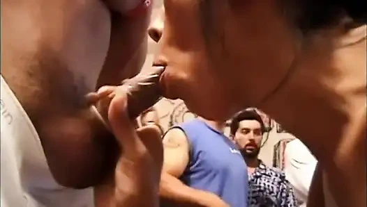 Schwarz-weiß-großer gangbang