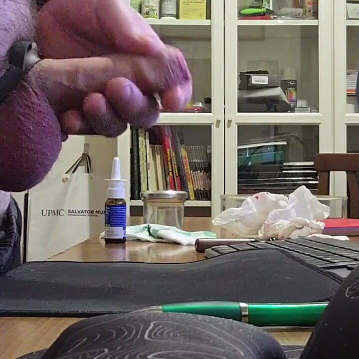 E Plăcut La Birou Cu Squirt Gratis Pe Masă