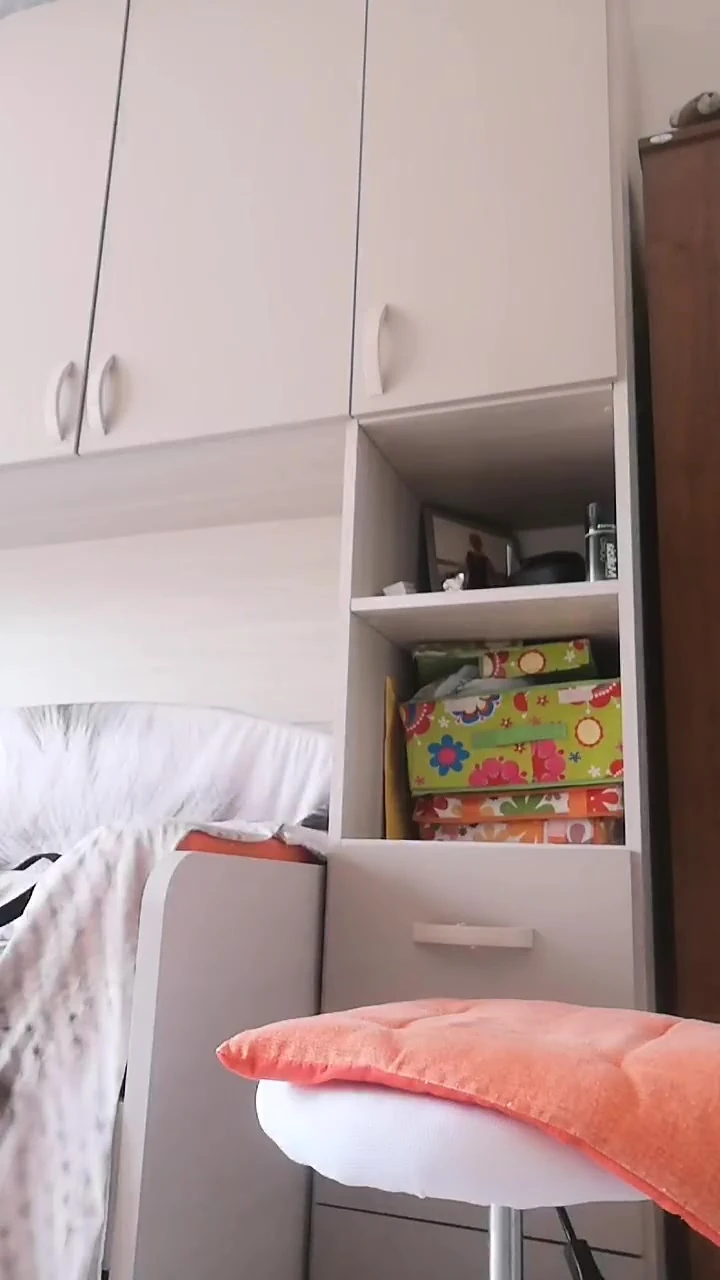 İlkbaharın ilk günü, sert penisinizi mastürbasyon yapmak için mükemmel!