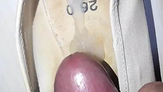 Okul ayakkabısında boşalma bölüm 3