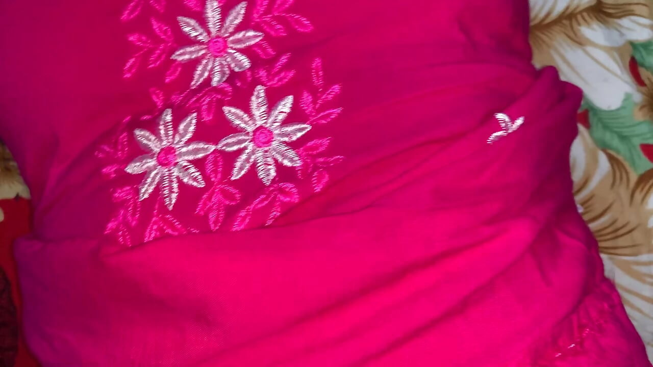 Indisk desi milf hot Bhabhi ga seksuell nytelse til sin unge devar