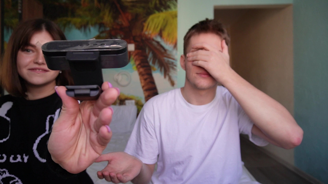 流行的在线游戏在视频博客期间变成继兄弟和继妹之间的性爱