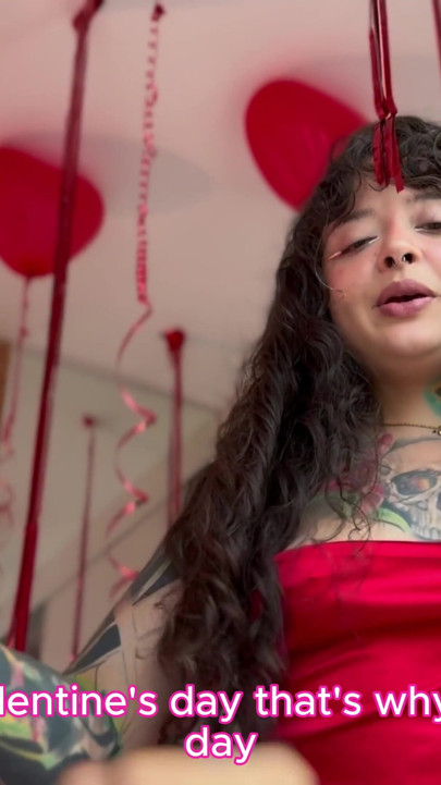 My boyfriend cheated on me, so I'm giving my ass to the delivery guy and keeping his dick. Penectomy | Clip 1