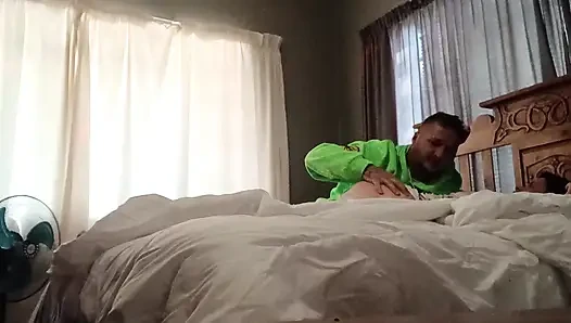У нее милые сиськи..........