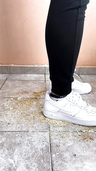 Hot Teenboy crushes Snacks in Nike Air Force 1