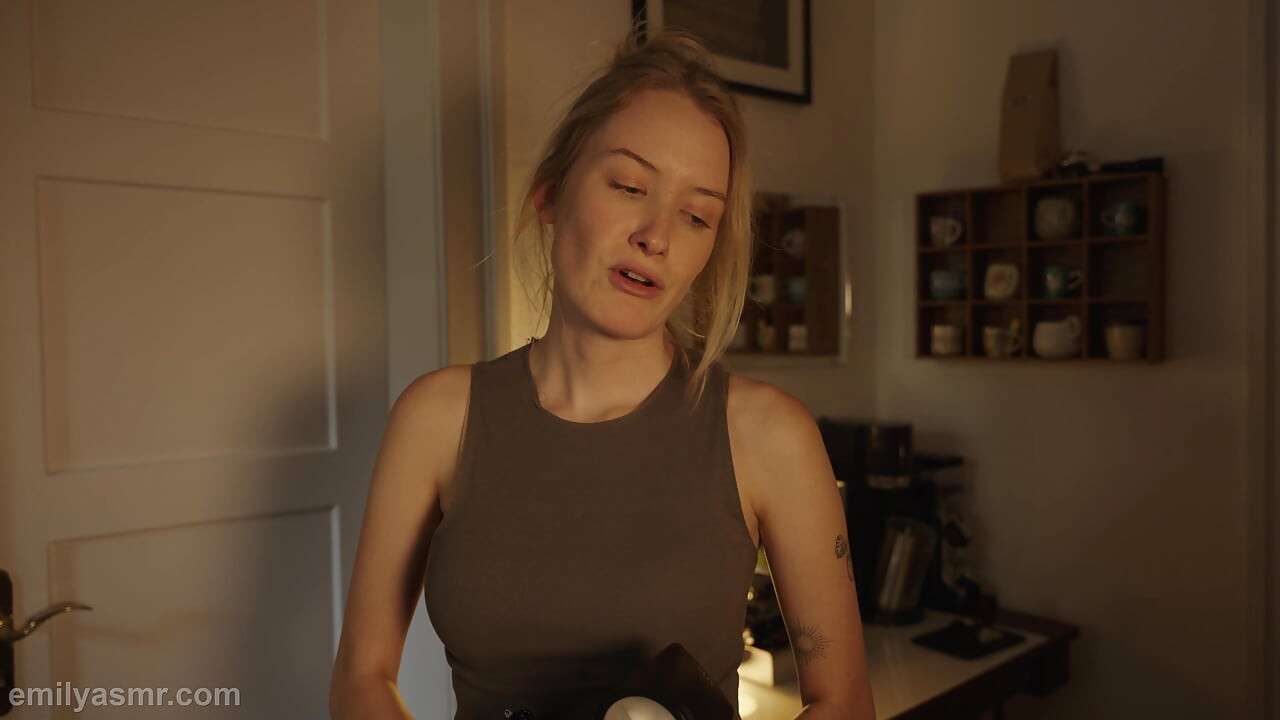Fotograf ASMR potrzebuje męskiego modelu ... Ona cię potrzebuje!