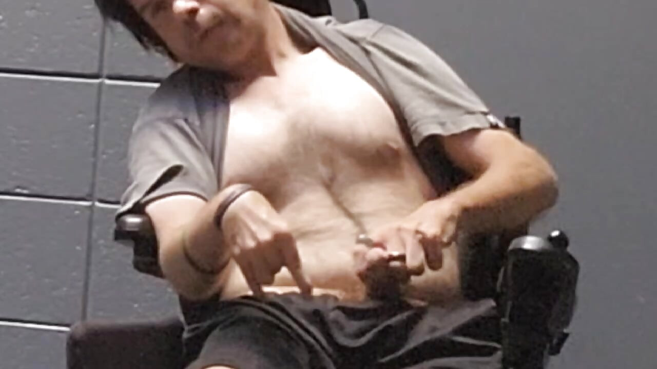 ケビー 69 歳は時間をかけて景色とオーガズムを楽しみます