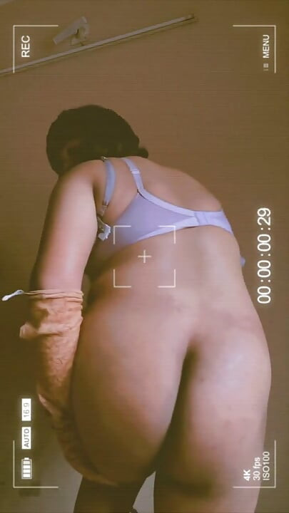 Mona Bottom แต่งตัวข้ามเพศรูตูด