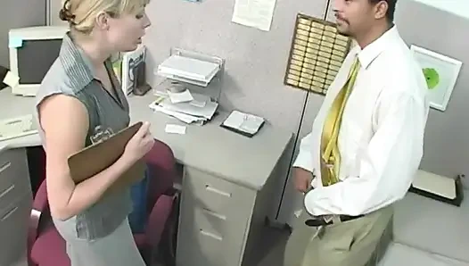 Большой молодой член для грязной милфы-блондинки