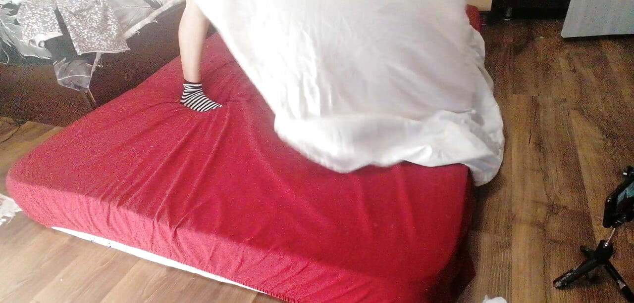 Sexy brunette doing naked chores around the house. Amateur wife masturbates with her fingers in her pussy.