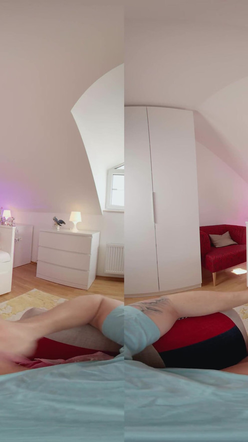 18VR Sofia Smith est une bombasse séduisante et sexy au corps souple qui supplie pour une baise | Clip 1