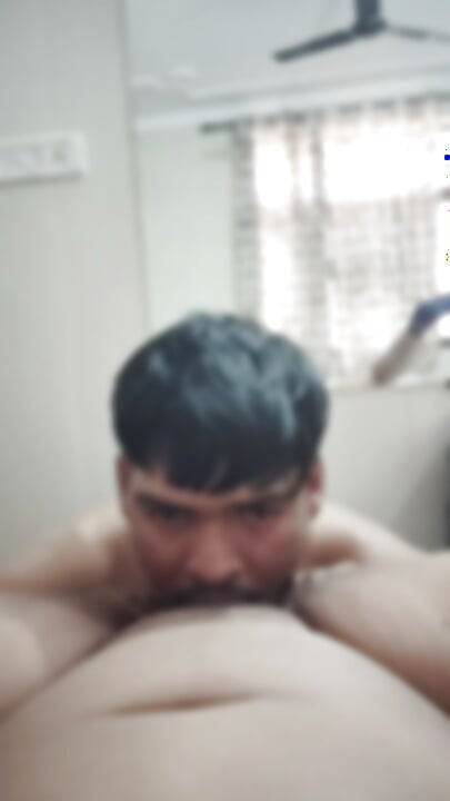 Quero lamber a cona grande desta puta. Transformei a minha mulher numa puta fodendo-a