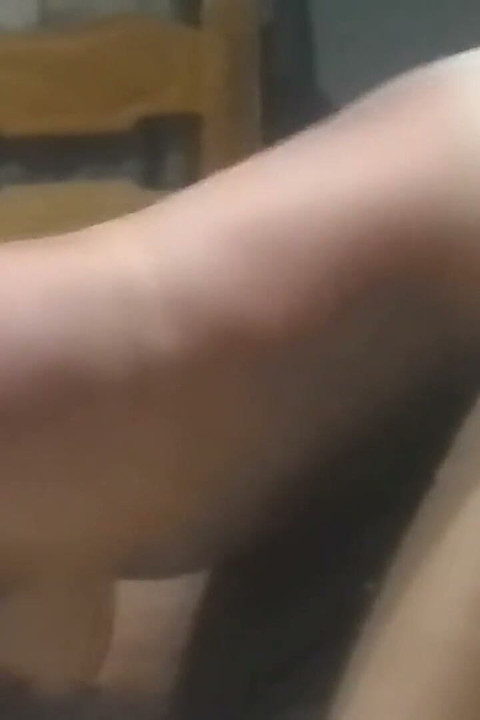 彼はビーチから来てすぐに尻を舐めに行った