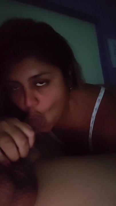 Baiser mon amie éjacule hors de ma chatte serrée