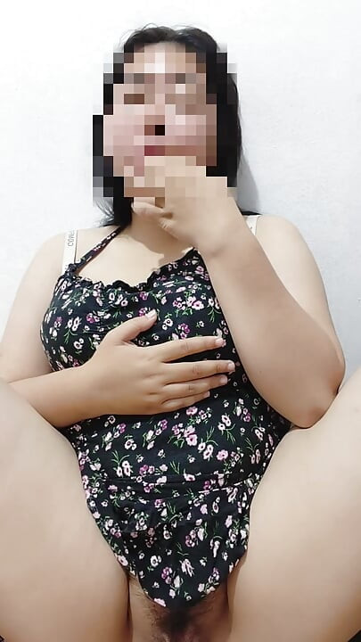 נערה קנרית יפהפייה, סקסית ומפתה