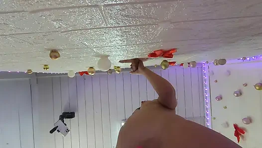 Yarakla ileri geri gidiyor. AllMyLinks MisssVikki