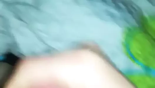 Oğlan kendini tatmin ediyor