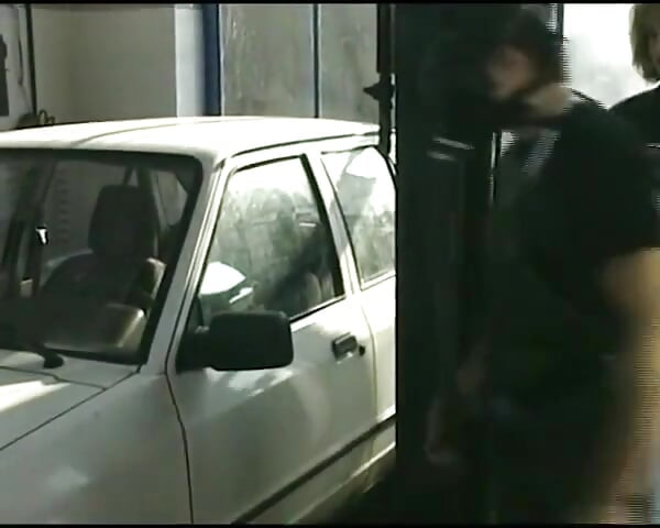 Alemã gata duplamente penetrada em sexo a três fetiche