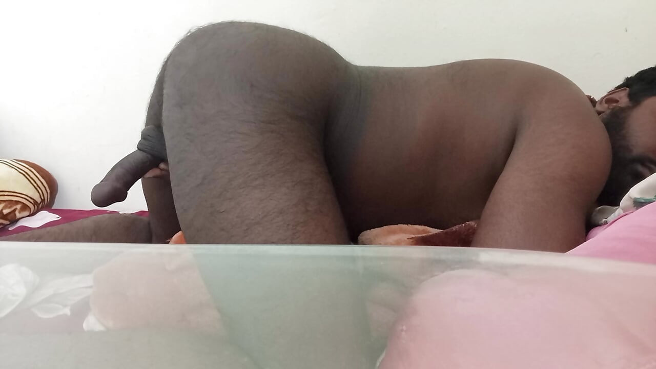 Ben seksi bir adamım. Seks yapmayı seviyorum. Boş bir alanda gol atıyorum."