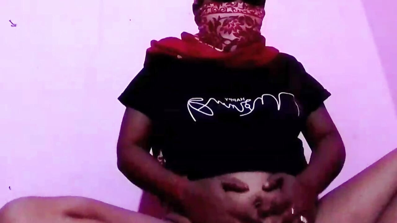 Bada bada dudh ko milte hue Kisi Ko Khoj rahi hai