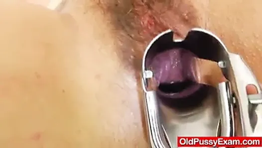 Remy vulvas poddane oględzinom na starym egzaminie cipy