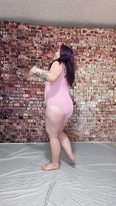 란제리를 입어보는 중