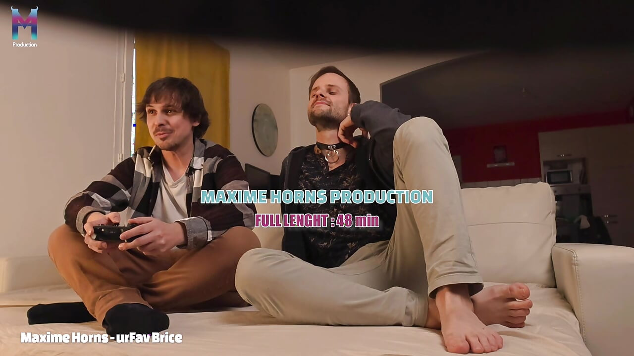 เขามาเล่นวิดีโอเกม จบลงด้วยการเย็ดฉันและดื่มน้ําเงี่ยงของฉัน