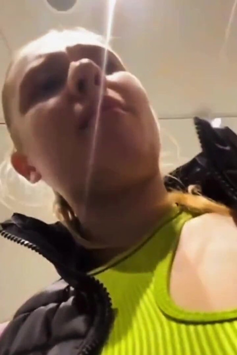 Gå med vibrator i fitta