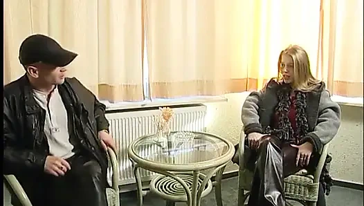 Genç kız oyuncu seçmelerinde dildo emiyor