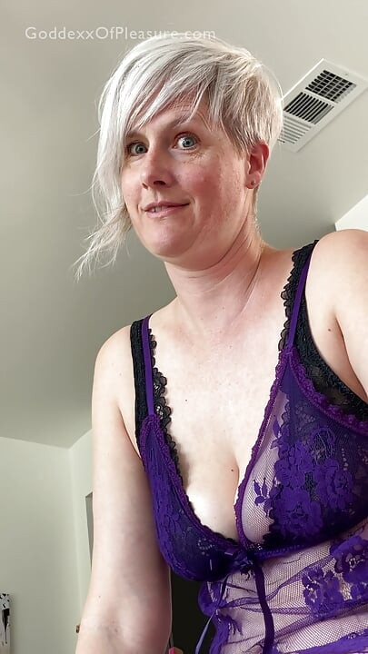 Mom's Best Friend Tells You to Cum - HOT MILF JOI COUNTDOWN