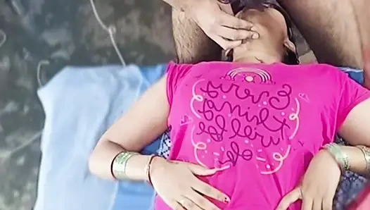 Göt amcık sikiyor yarak emiyor göğüslerini emiyor memeden süt emiyor ve domaltarak yarağa oturuyor ve doğrudan Hintçe seste yatıyor