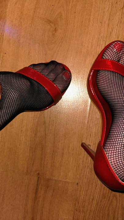 Ecoliére📕Bitch Mini Jupette, String-Ficelle, Bas Resilles, Talons Aiguilles Rouges. VaneSsaBiTCHx PariSChienneTrvprod⁹¹