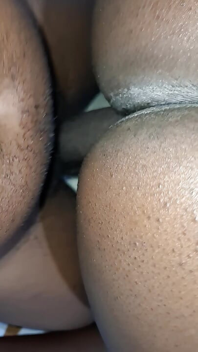 膣がGスポットで滴り落ちて脈打つまでセックス
