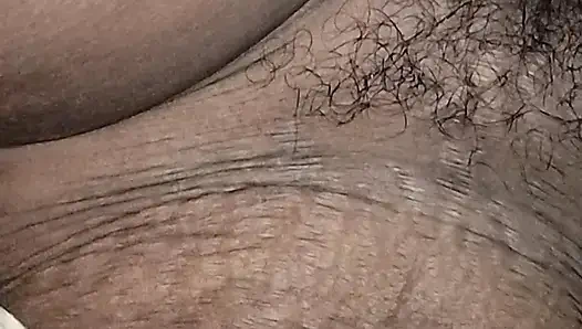 Ateşli Hintli hizmetçi ekstra bonus için patronuyla emiyor ve sikişiyor