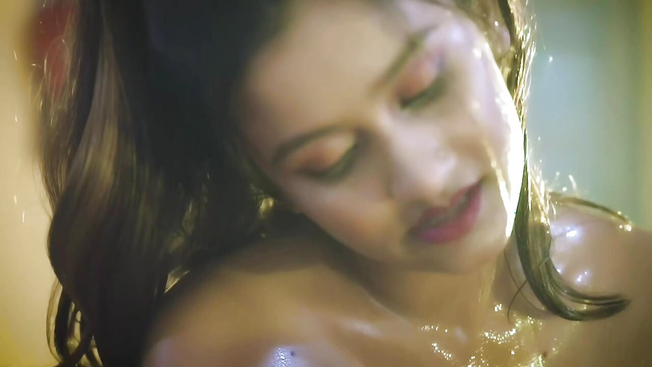 Sauteli beti se Tel laga ke massage karwaya phir patak ke chod diya