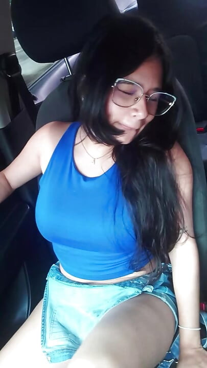 I convince Uber driver to handle the control of my vibrator and I masturbate in his car.