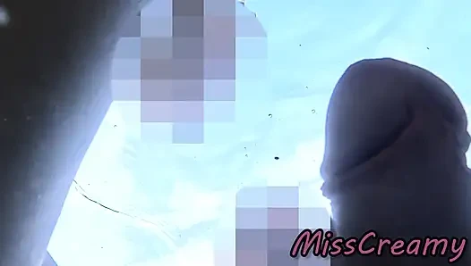 Светит мой хуй перед девушкой в бассейне и трахает меня - Это очень рискованно с людьми рядом - Misscreamy