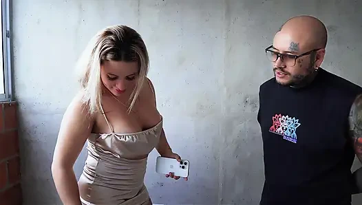 Yeni Komşumun Porno Oyuncusu Olduğunu Öğrendim ve Yeni Dairesinde Sevişmeye Başladım