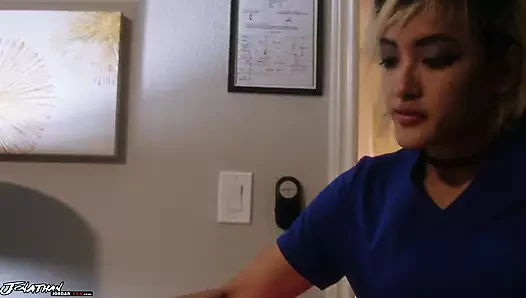 Suster sange ngentot sama pria tua mesum