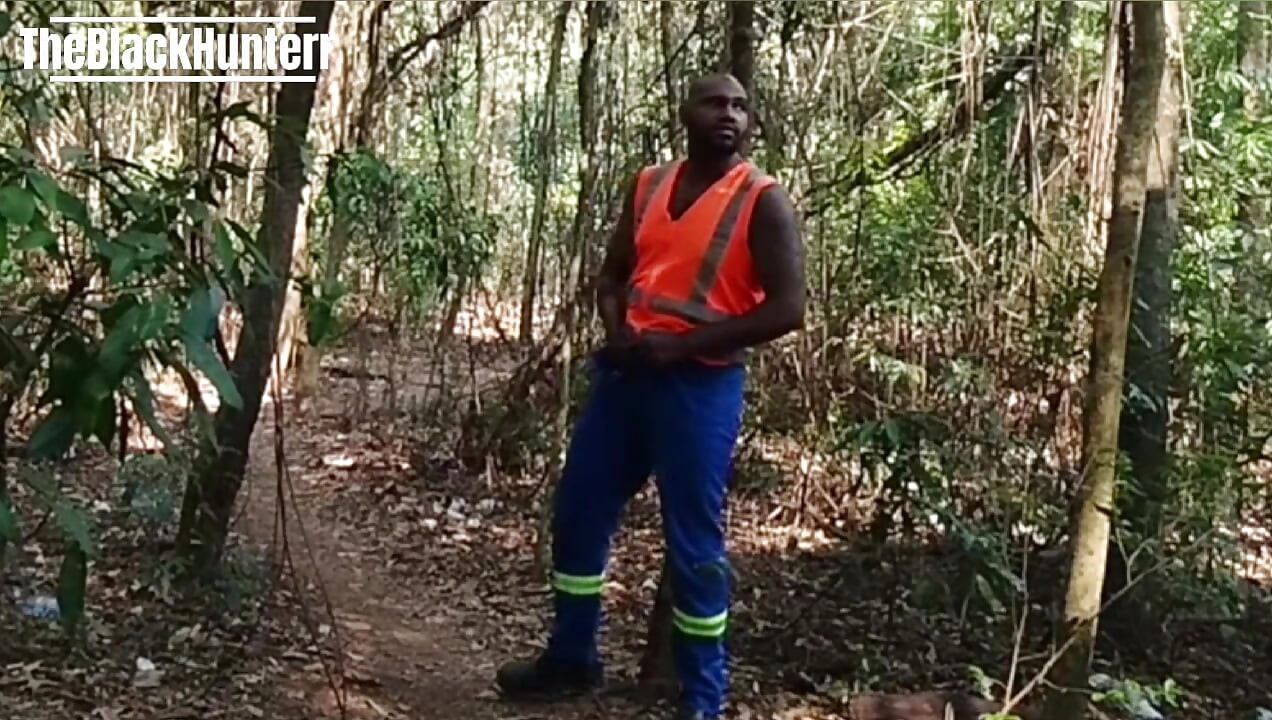 Worker Sucking in the Bush and Fucking His Coworker