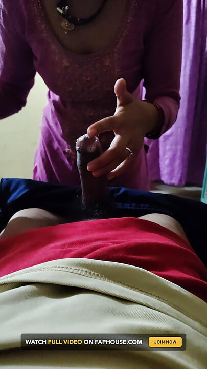 애인에게 펠라하는 인도 마을 소녀