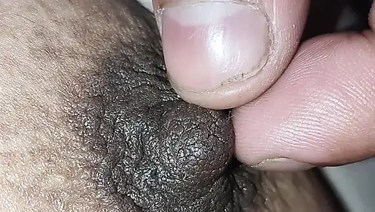 Cewek asal kerala fatima dengan toket besar lagi asik ngocok kontol cowok asal mallu